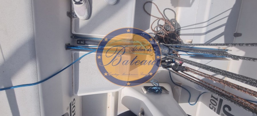 J BOATS 105 - 23